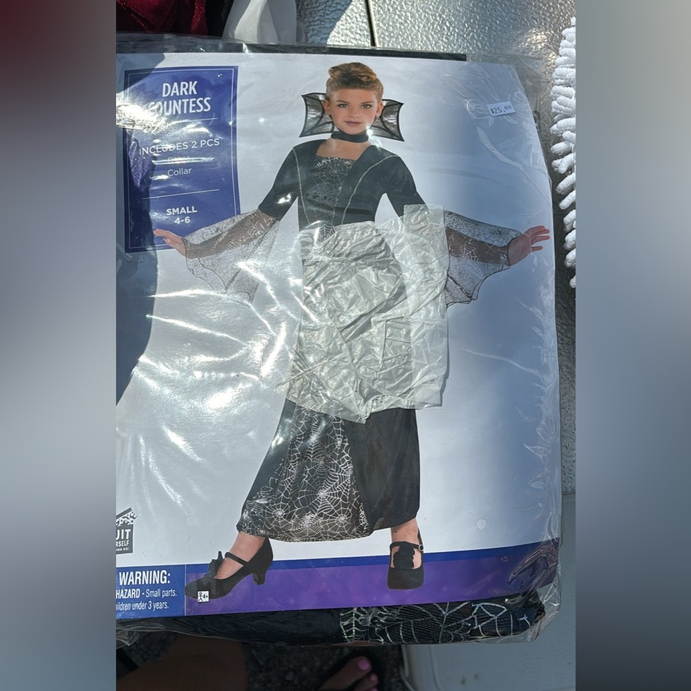 Girls Halloween costume like new